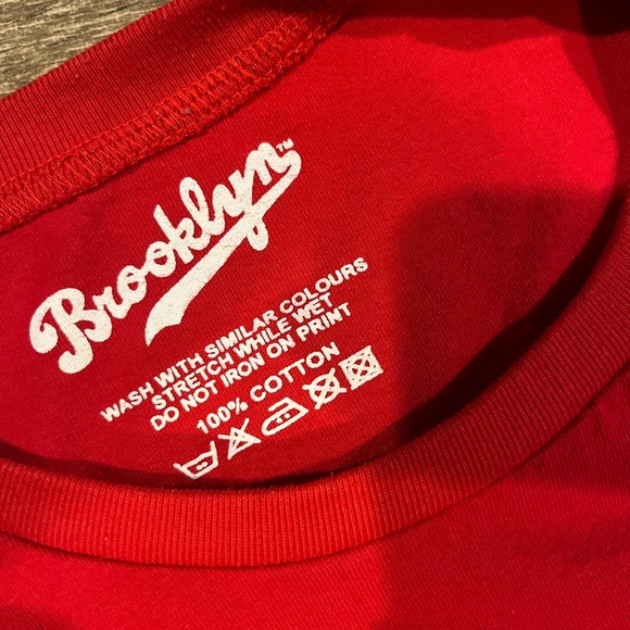 Red Brooklyn basketball T-shirt - Picture 3 of 3